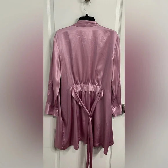 Morgan Taylor Intimates Robe - Picture 4 of 4